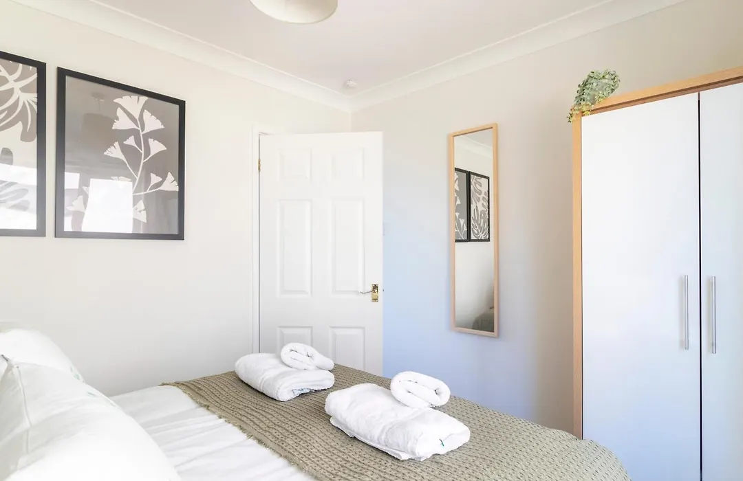Amazing Sea View 2 Bedroom Sleeps 6 - Free Parking-1