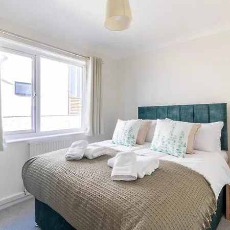 Amazing Sea View 2 Bedroom Sleeps 6 - Free Parking-3